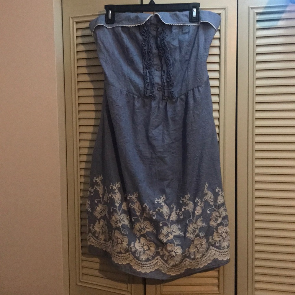 Blue Romy dress with floral lace design!
